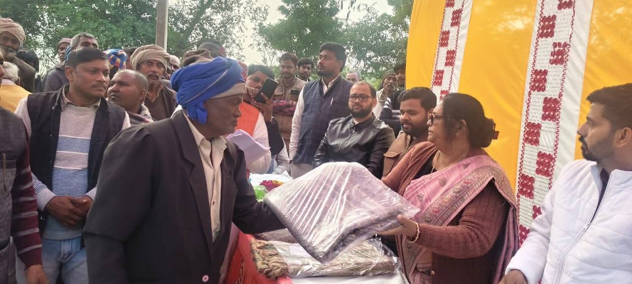 *रायपुर भषरौल में कंबल वितरण कार्यक्रम आयोजित खागा विधायक कृष्णा पासवान स्वयं रहीं मौजूद, जरूरतमंदों को किया सम्मानित*