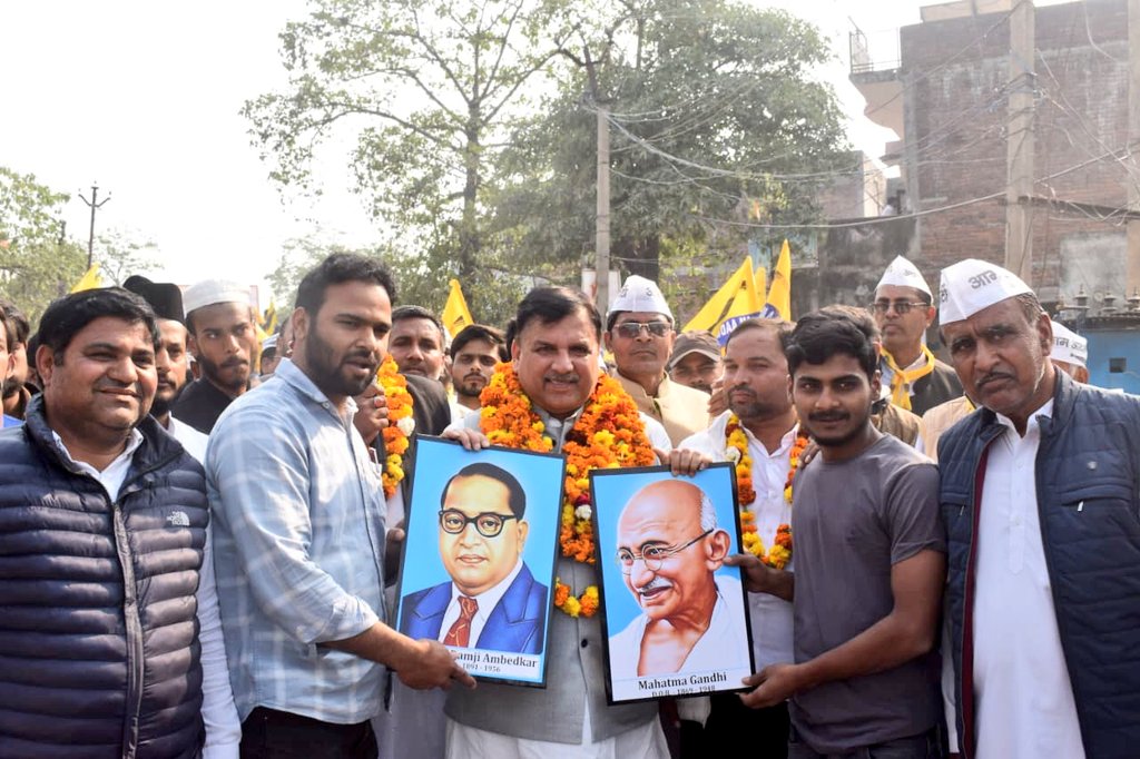 डुमरियागंज में ‘नफरत मिटाओ–संविधान बचाओ पदयात्रा’ को मिला अभूतपूर्व जन समर्थन, जगह-जगह सांसद संजय सिंह का हुआ भव्य स्वागत