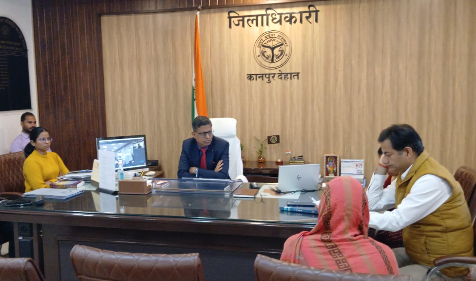 जिलाधिकारी ने कलेक्ट्रेट में की जनसुनवाई, दिये आवश्यक निर्देश