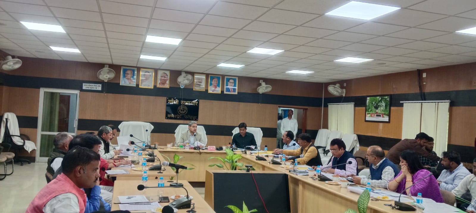 पंद्रहवें वित्त आयोग के कार्यों की स्वीकृति पर समीक्षा बैठक