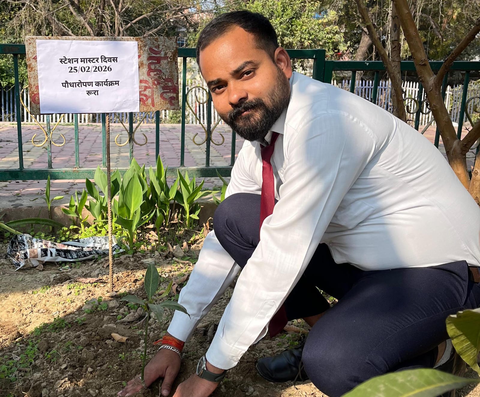 ऑल इंडिया स्टेशन मास्टर्स एसोसिएशन के बैनर तले बुधवार को रूरा स्टेशन पर स्टेशन मास्टरों ने स्टेशन मास्टर दिवस मनाया l