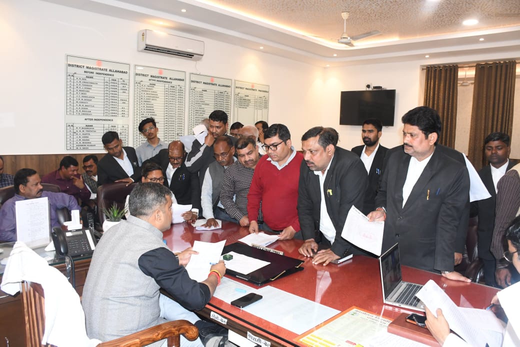 जिलाधिकारी प्रयागराज ने जनता दर्शन में सुनीं जनसमस्याएं, त्वरित निस्तारण के निर्देश