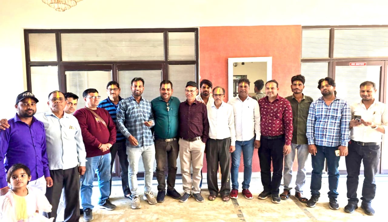 पत्रकारों का होली मिलन समारोह: संवाद, संस्कृति और एकता का मंच बना; खेली फूलों की होली।