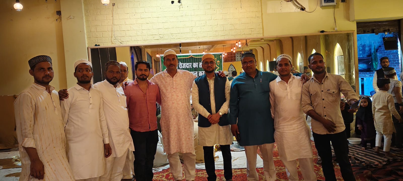 ऑल इंडिया उलेमा व मशाइख़ बोर्ड यूनिट इटावा के जिलाध्यक्ष ने कराया रोज़ा इफ़्तार