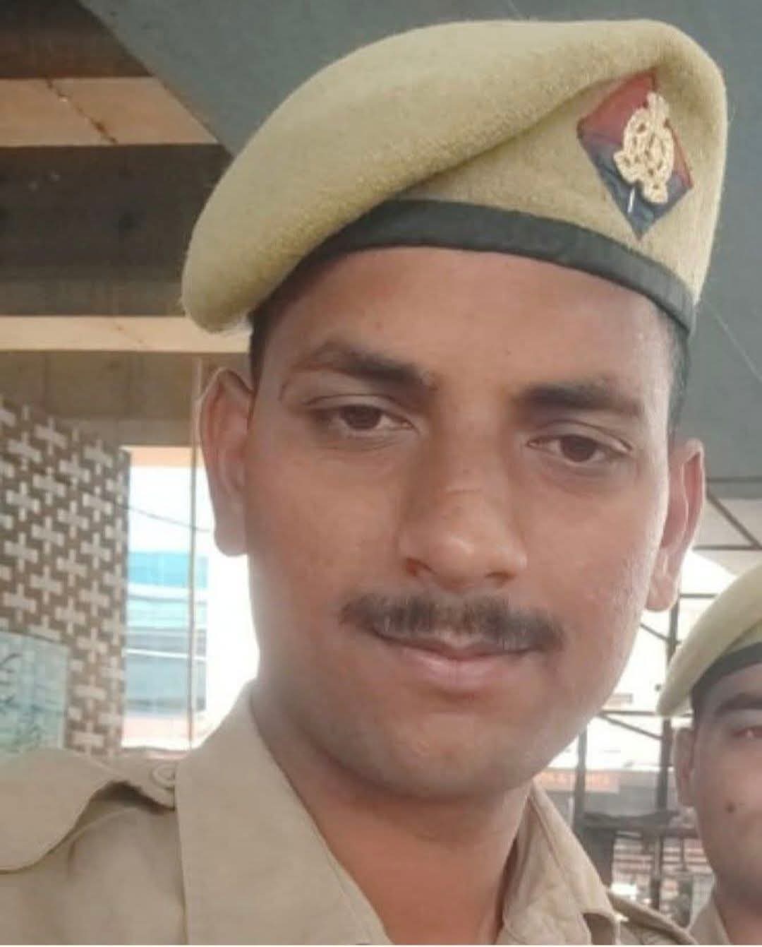फ़िरोज़ाबाद सड़क दुर्घटना में ड्यूटी पर तैनात पुलिस सिपाही की दर्दनाक मौत, अन्य गंभीर रूप से घायल….