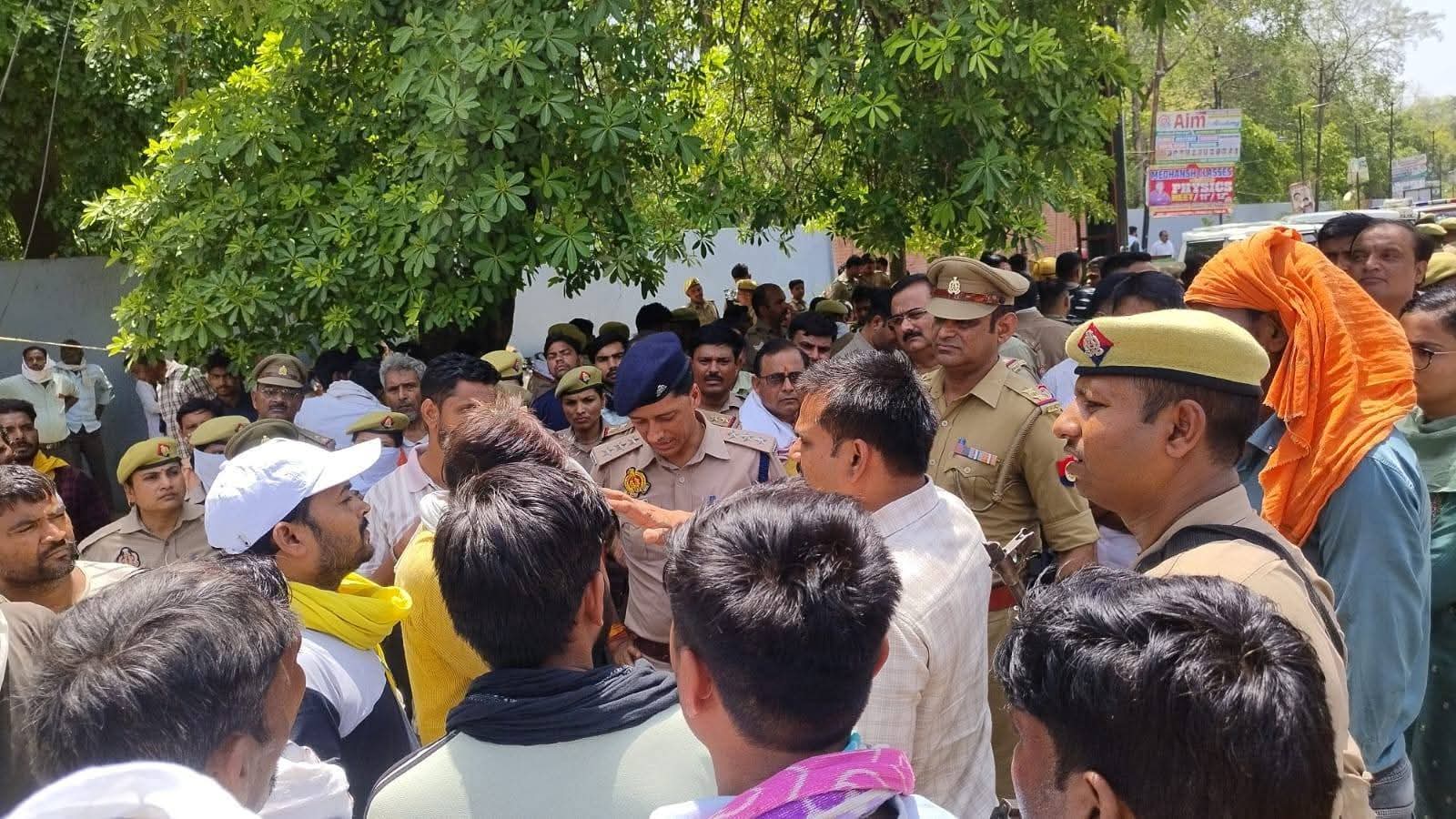 इटावा में राजपूत समाज के गरीब लोगों पर अत्याचार, झूठे मुकदमों का आरोप – मुख्यमंत्री से न्याय की मांग.