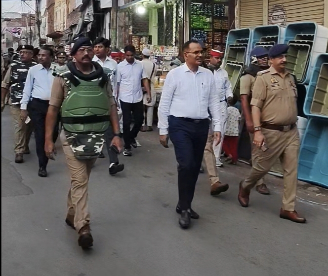 बकरीद से पहले पुलिस-प्रशासन अलर्ट, शहर में फ्लैग मार्च*