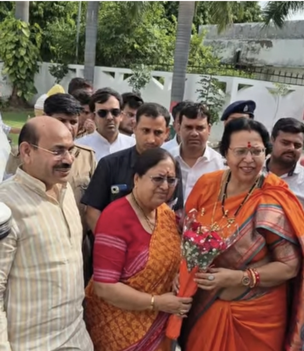 इटावा दौरे पर बेबी रानी मौर्य का भव्य स्वागत, गार्ड ऑफ ऑनर से किया सम्मानित
