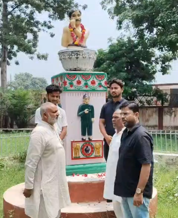 कांग्रेसियों ने क्रान्तिकारी चन्द्रशेखर आजाद व बाल गंगाधर तिलक की जयंती मनाई