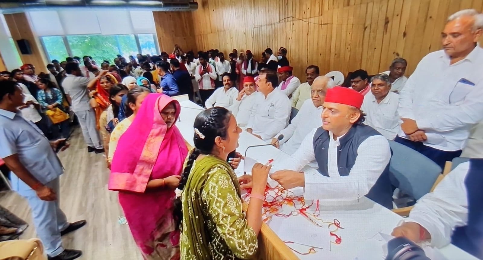 भाजपा हटेगी तो सभी संकट खत्म हो जाएंगे – अखिलेश यादव