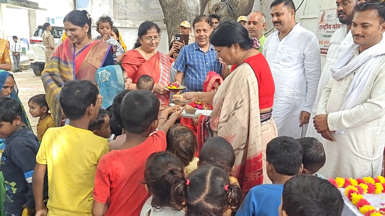 आंगनबाड़ी कार्यत्रियां व सहायिकाएं देश सेवा में योगदान दें – सरिता भदौरिया