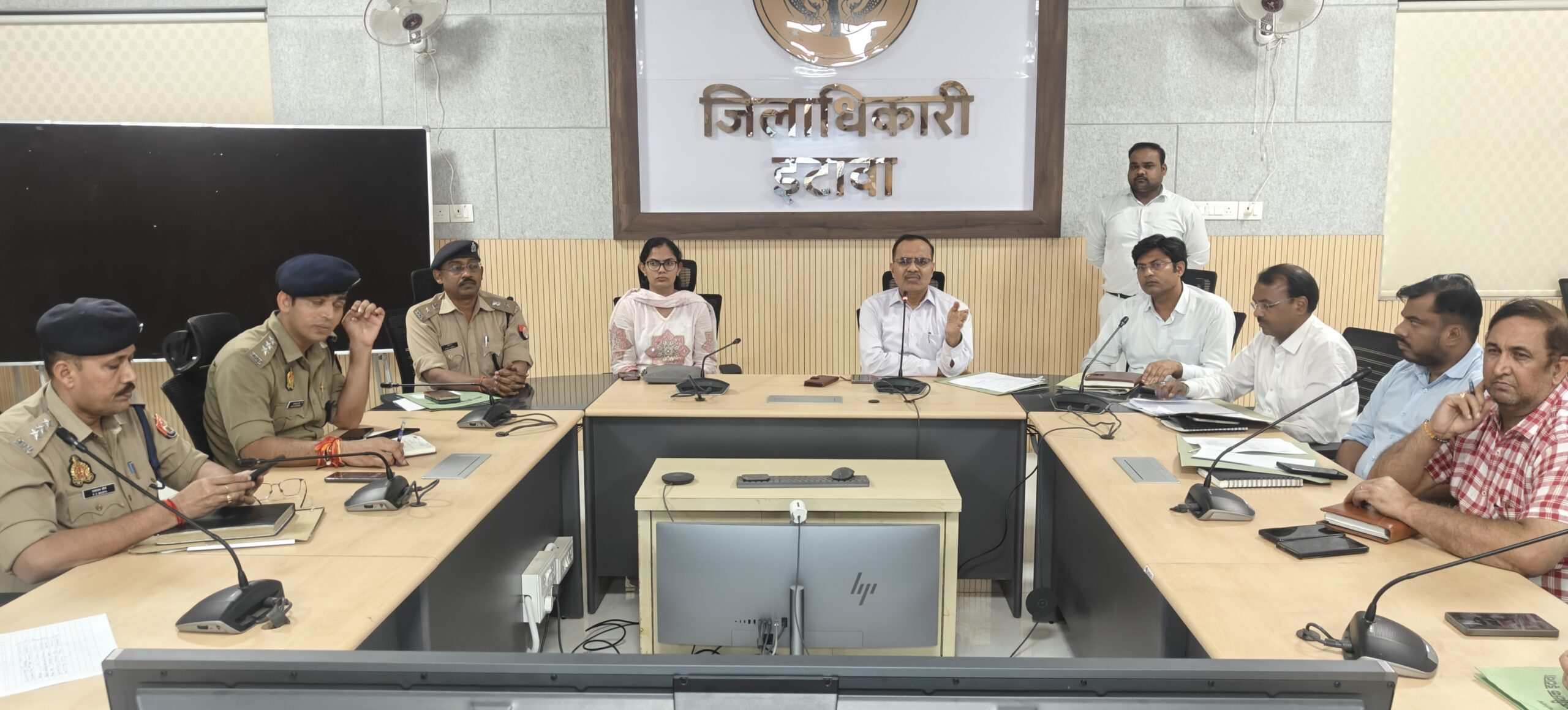 आतिशबाजी के निर्माण, परिवहन, भंडारण  सुरक्षा मानकों के अनुरूप हो – डीएम