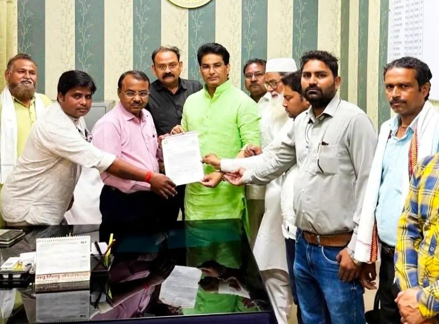 व्यापार मंडल ने ध्वस्तीकरण के नोटिसों के विरोध में सिटी मजिस्ट्रेट को ज्ञापन सौंपा