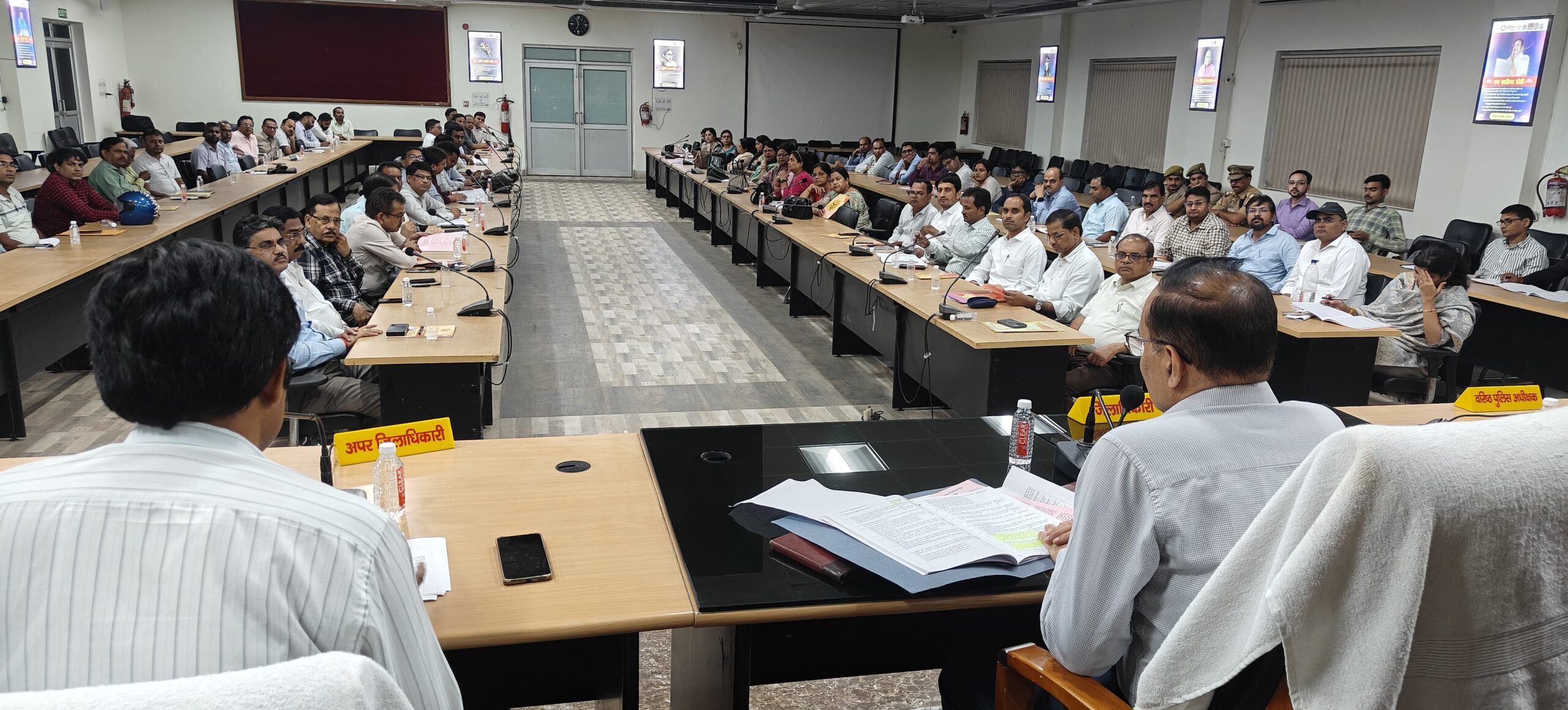 जिलाधिकारी ने पीईटी परीक्षा को नकलविहीन संपन्न कराने के दिए निर्देश