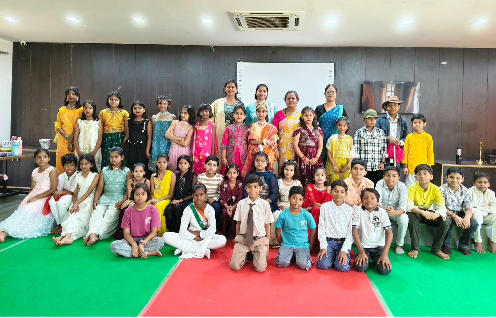संत विवेकानंद में इंटर हाउस डांस प्रतियोगिता में सैकड़ों छात्र छात्राओं ने दी शानदार प्रस्तुतियां